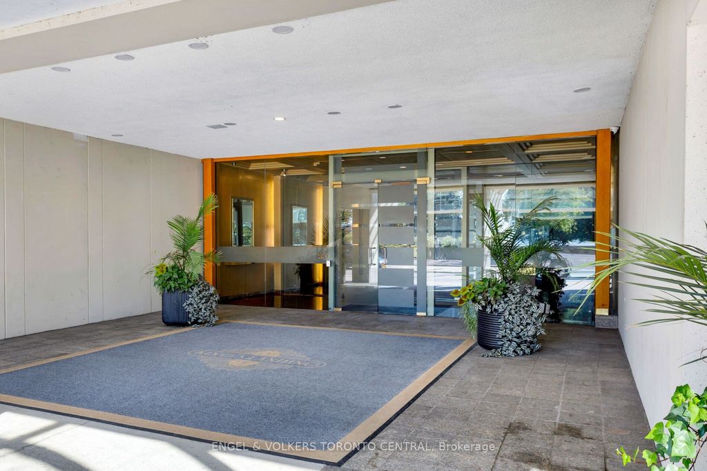 Photo of 460 Queens Quay Way W #803E, Toronto, ON M5V 2Y5 (MLS # C12447719)