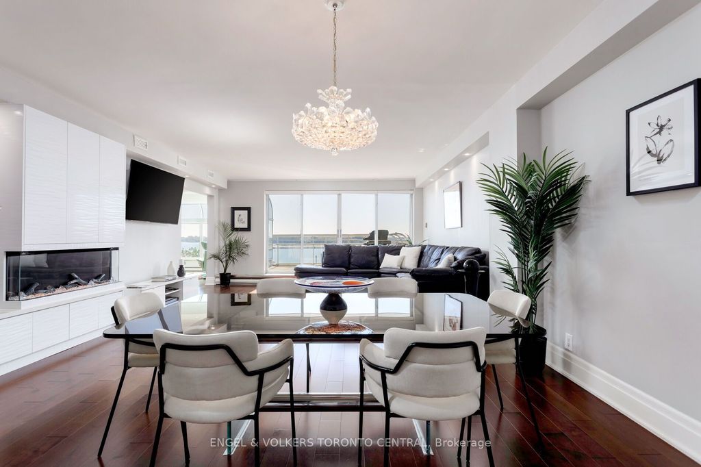 Photo of 460 Queens Quay Way W #803E, Toronto, ON M5V 2Y5 (MLS # C12447719)