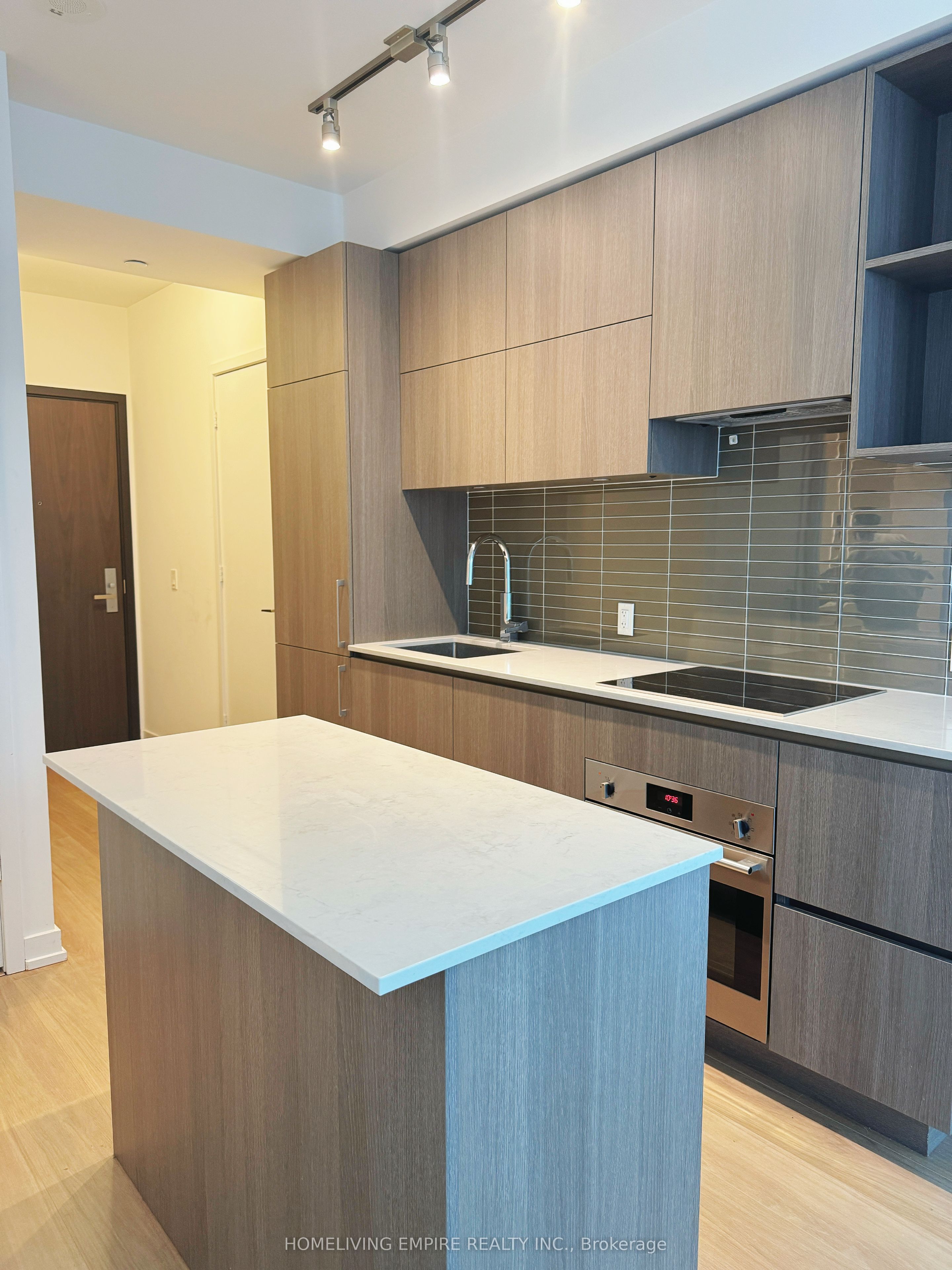 1 Yorkville Avenue 1703