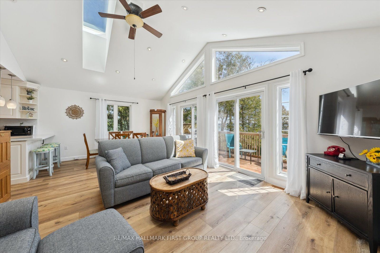 2807 Lakeside Drive