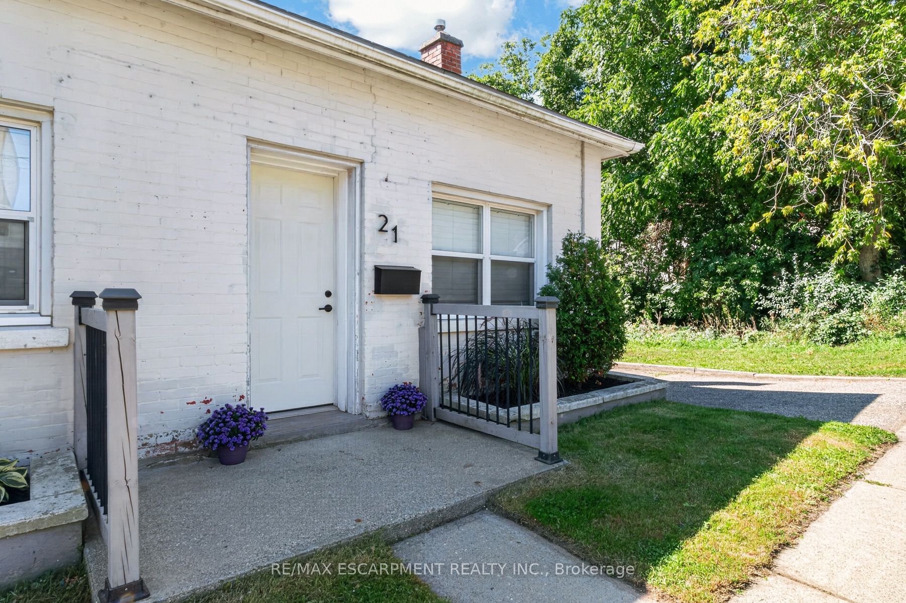 21 Cedar Street