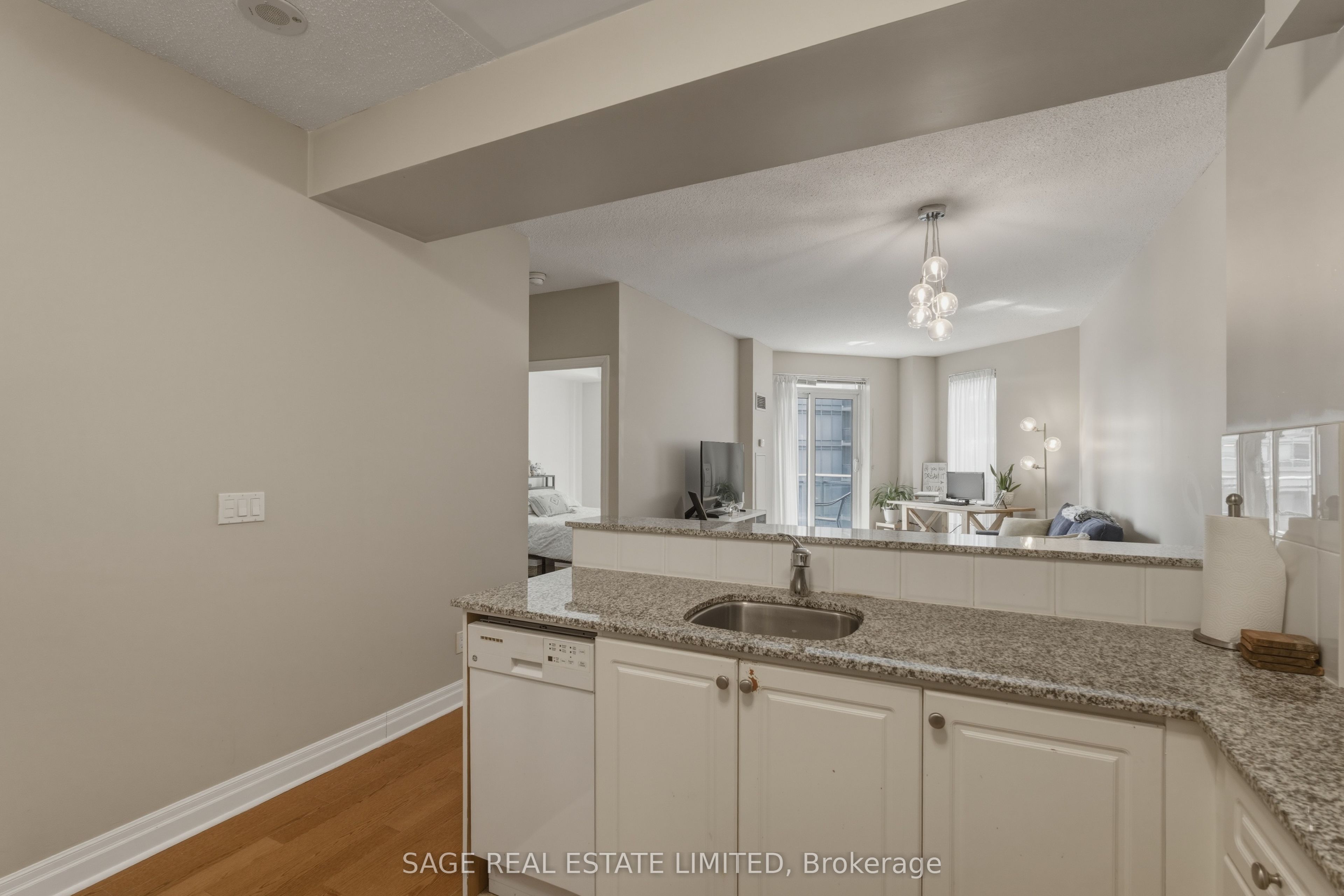 2119 Lakeshore Boulevard W 510