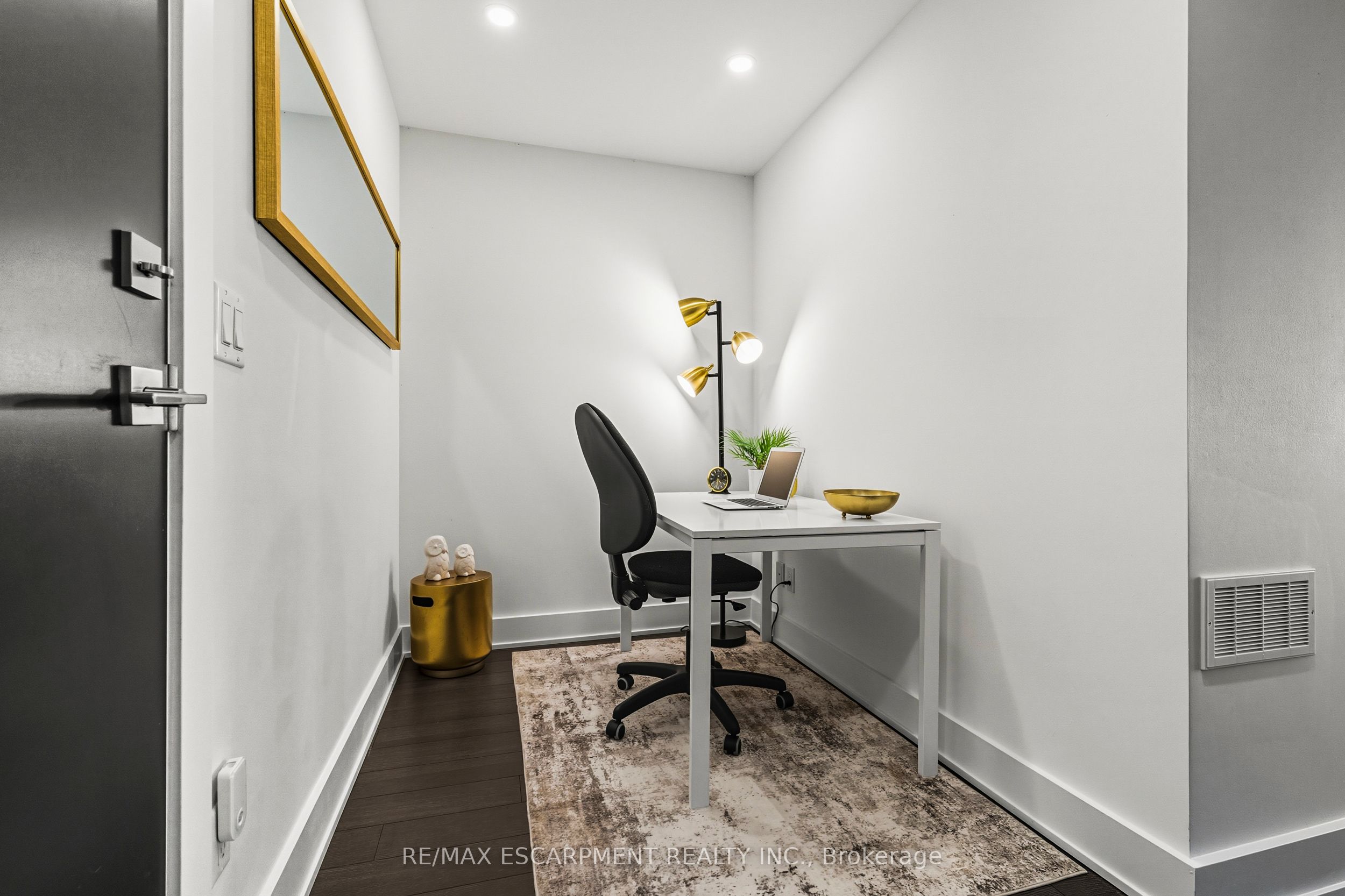 5220 Dundas Street D515