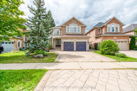 2422 Hertfordshire Way Oakville ON L6H 7M5