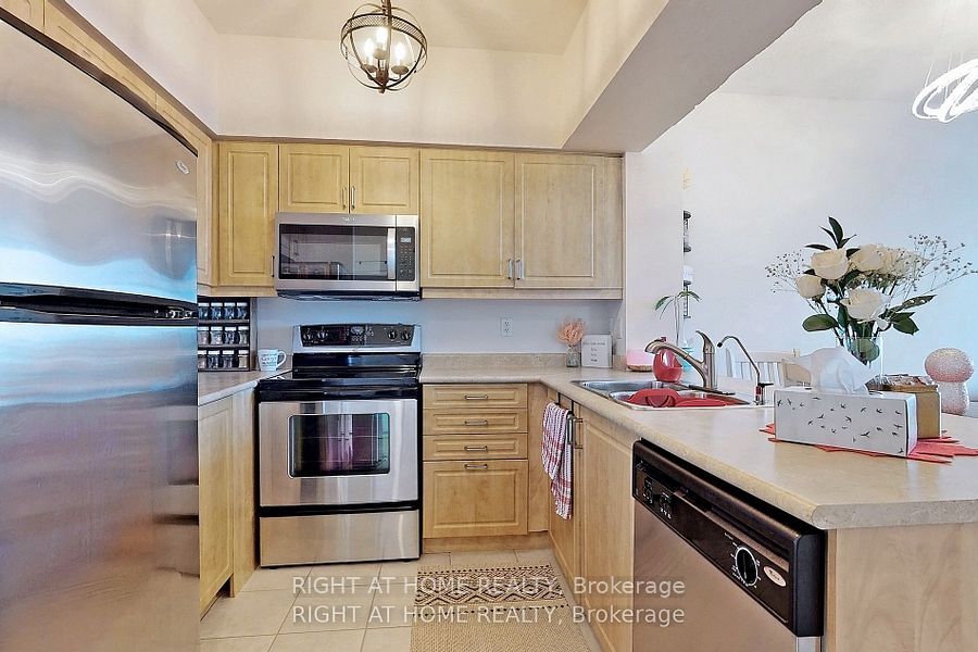 350 Red Maple Road 817