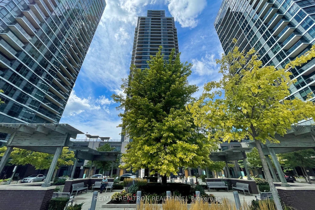 Photo of 9 Valhalla Inn Road #1811, Toronto, ON M9B 0B2 (MLS # W13818074)