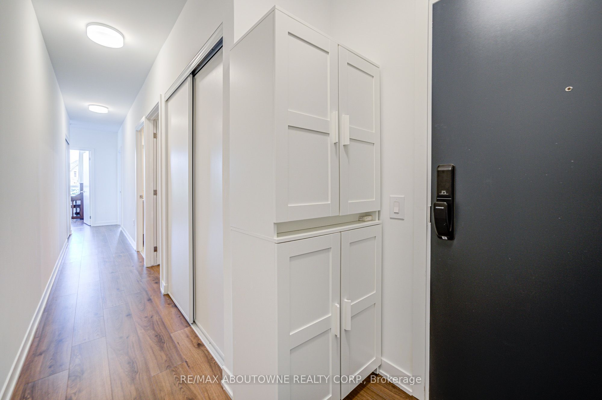 395 Dundas Street W 234
