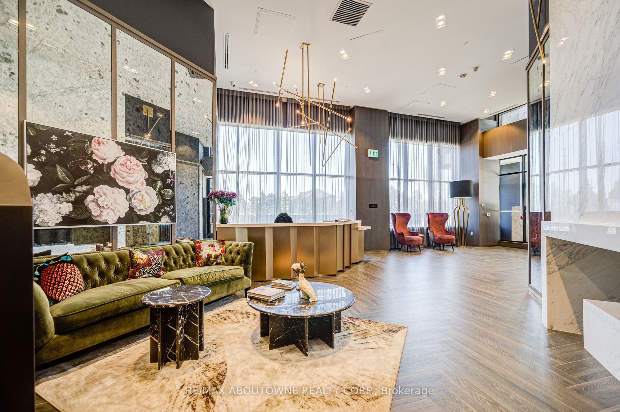 395 Dundas Street W 234