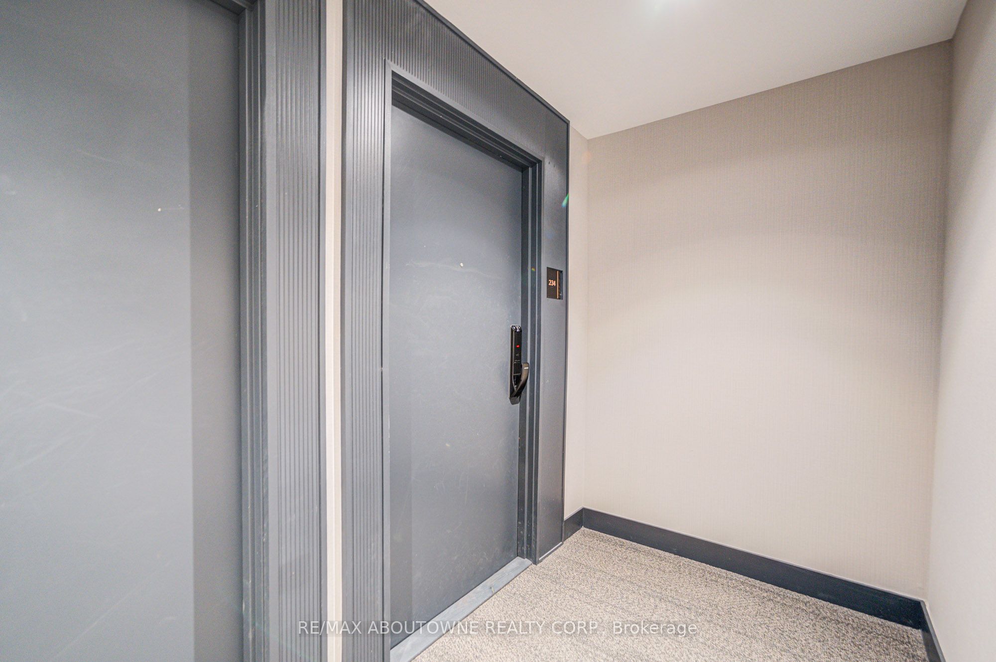 395 Dundas Street W 234