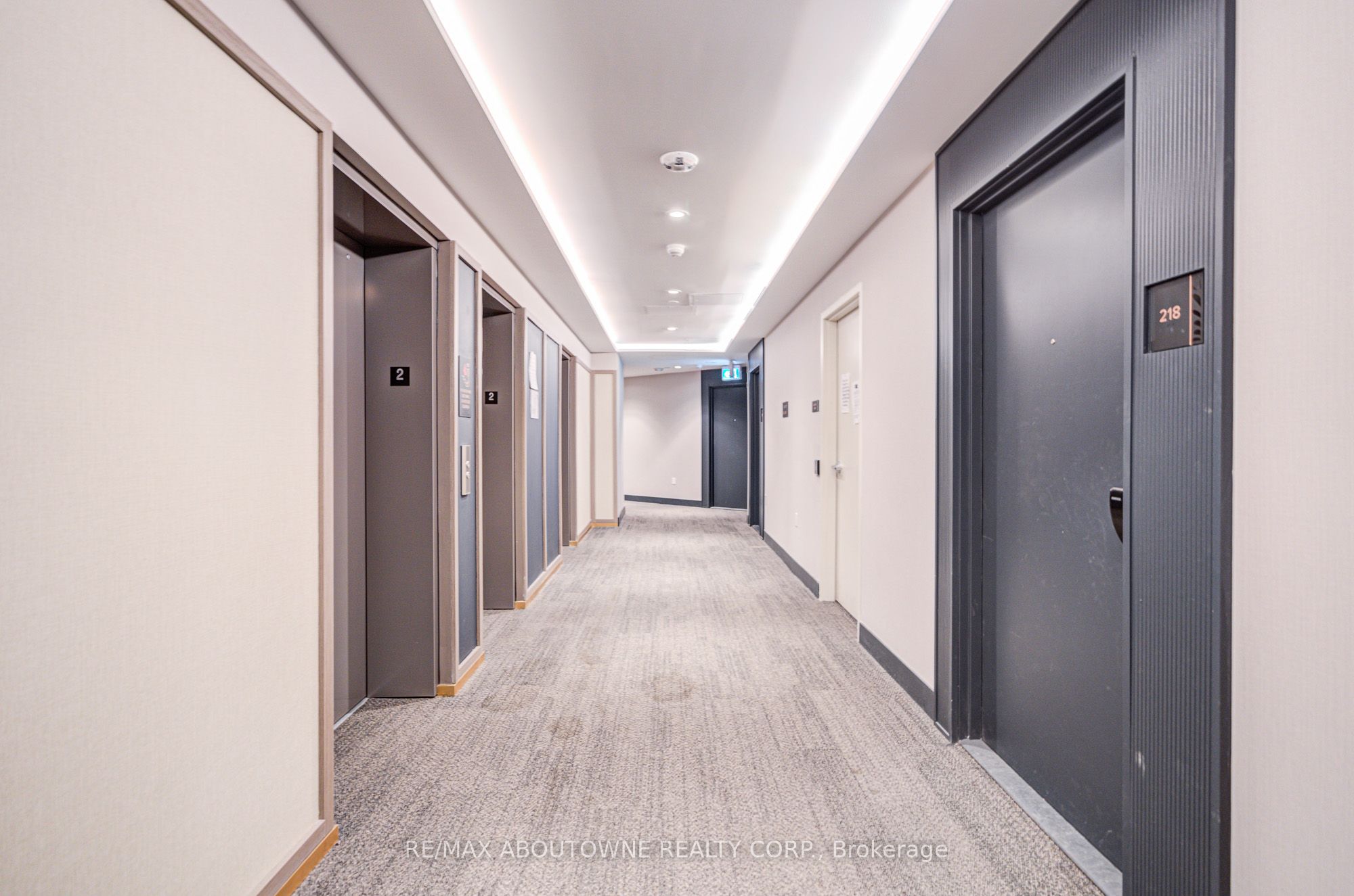 395 Dundas Street W 234