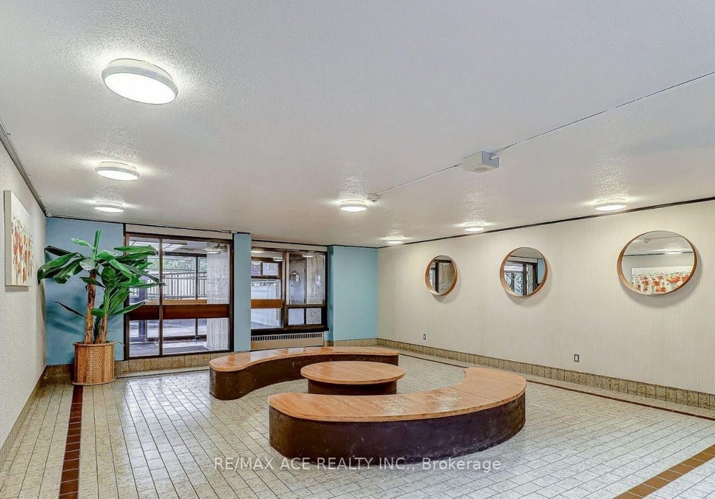 Photo of 3 Massey Square #906, Toronto, ON M4C 5L5 (MLS # E13495976)