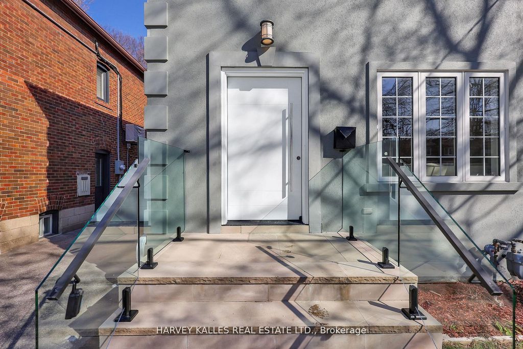 Photo of 207 Sutherland Drive, Toronto, ON M4G 1J1 (MLS # C12921038)