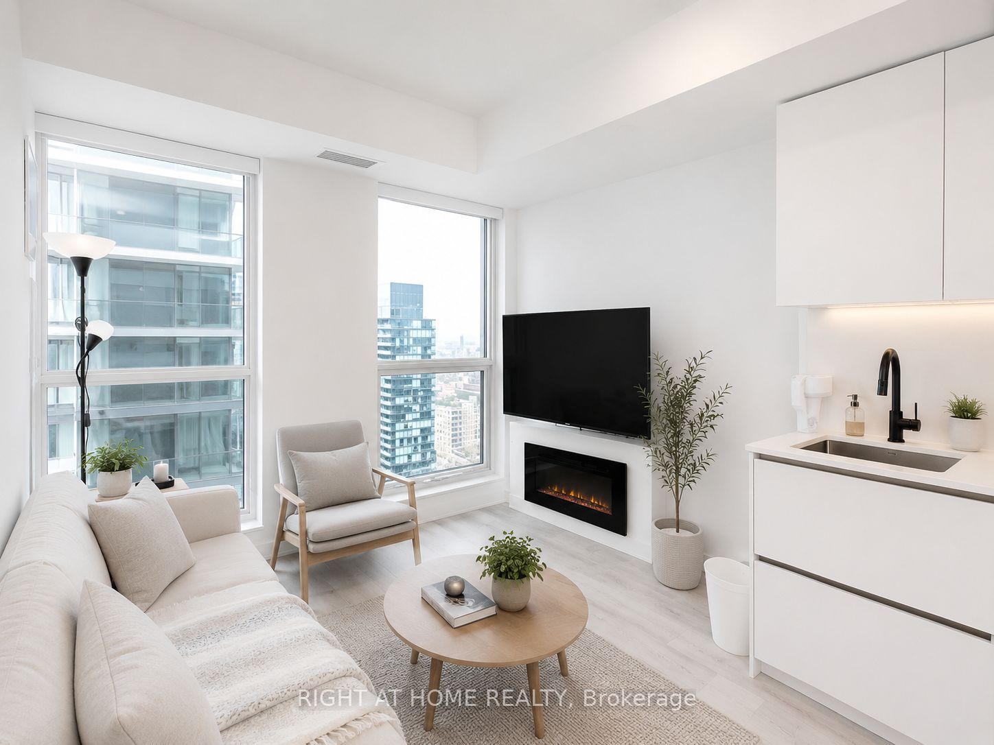 327 King Street 1505