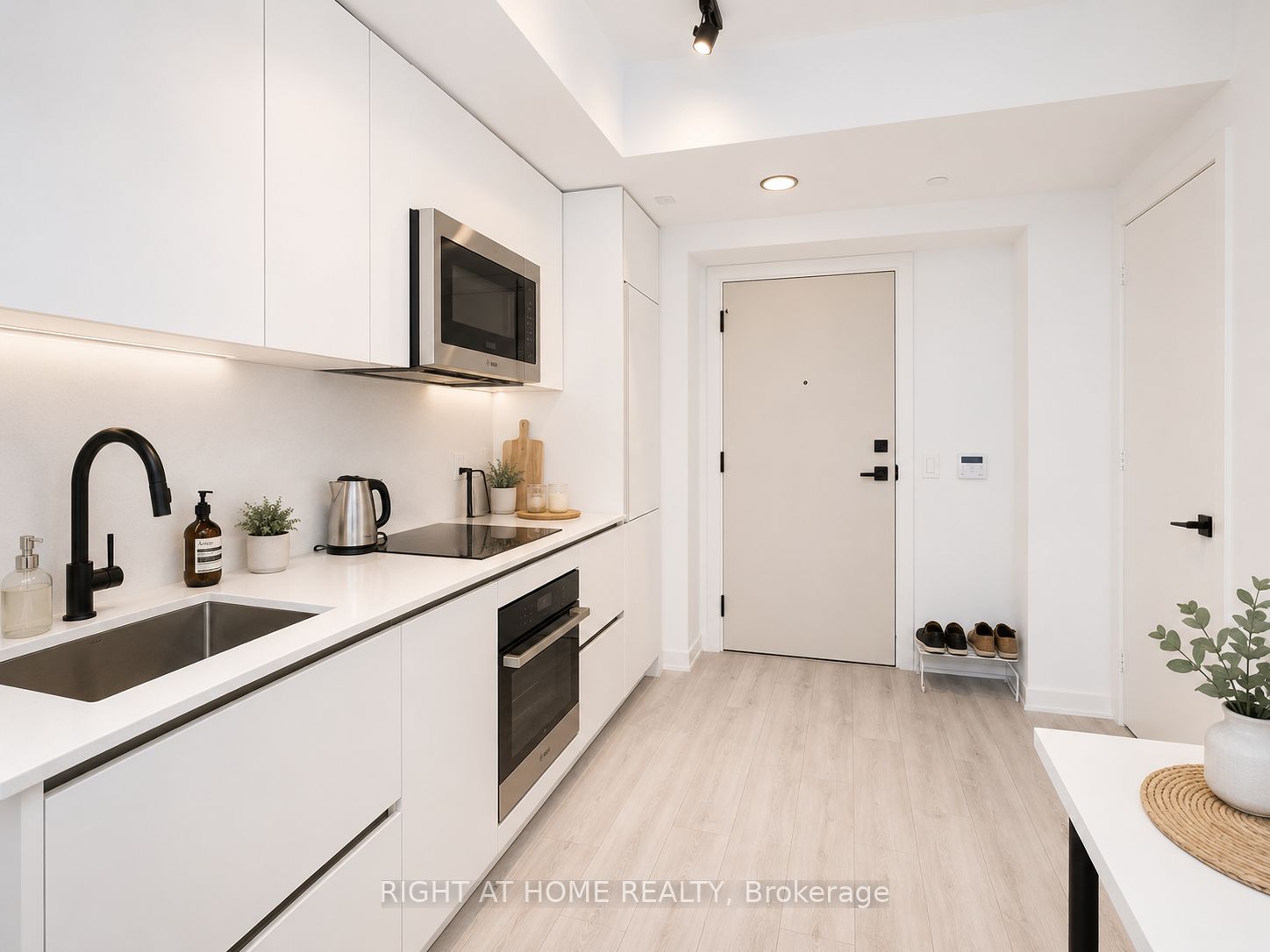 327 King Street 1505