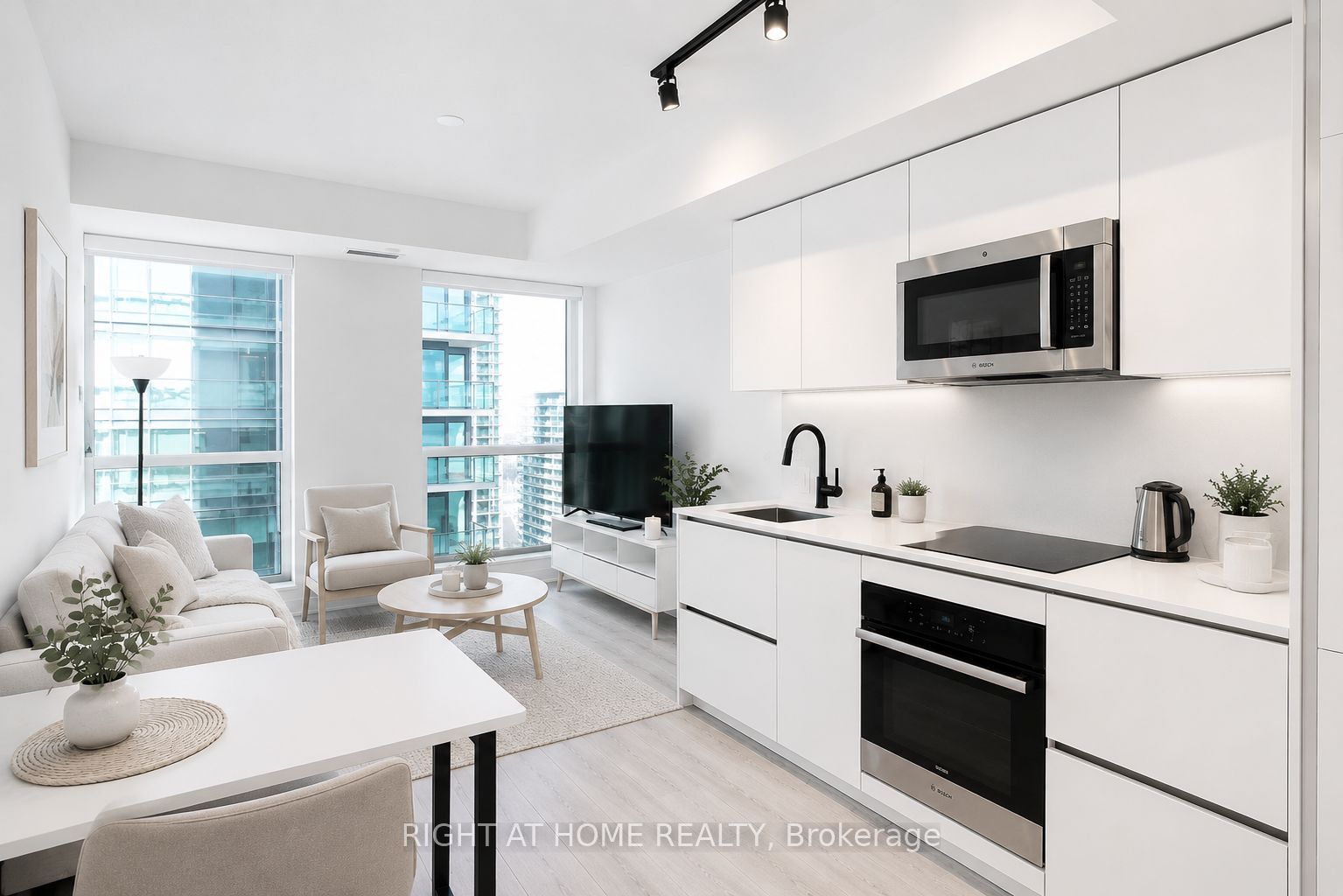 327 King Street 1505