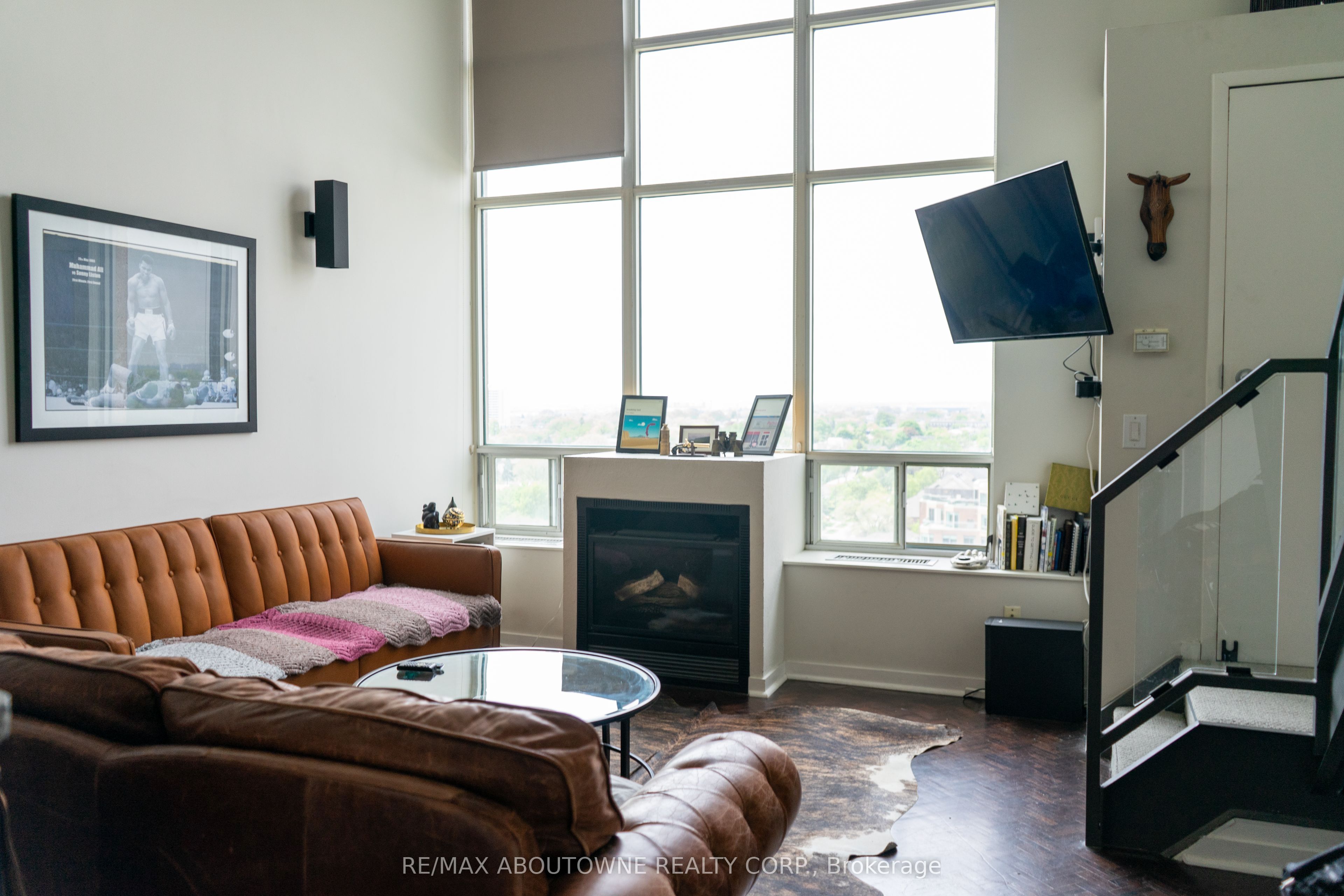250 Manitoba Street 814