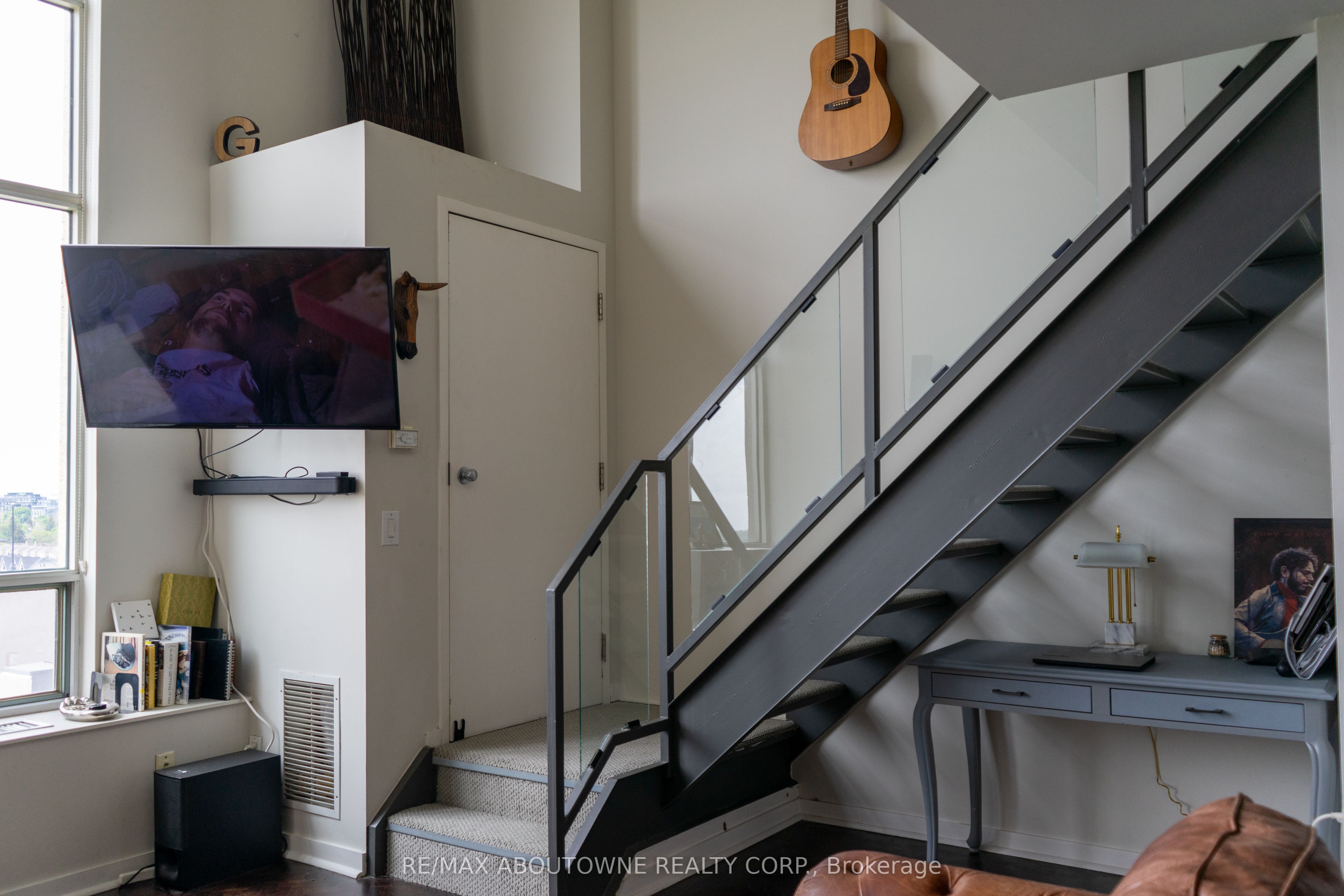 250 Manitoba Street 814