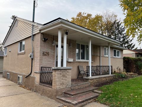 426 Seabourne Drive S Oakville ON L6L 4G2