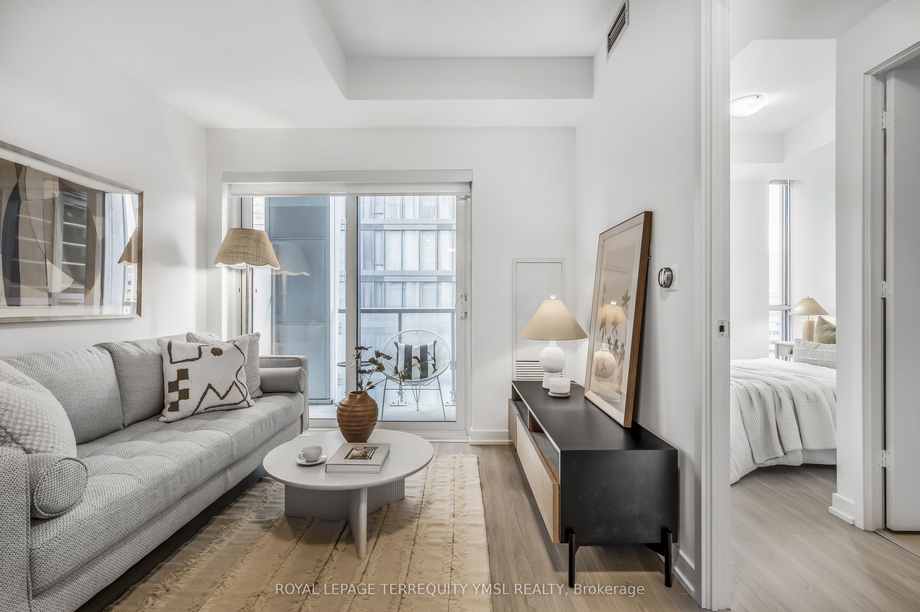 1 Yorkville Avenue 1601