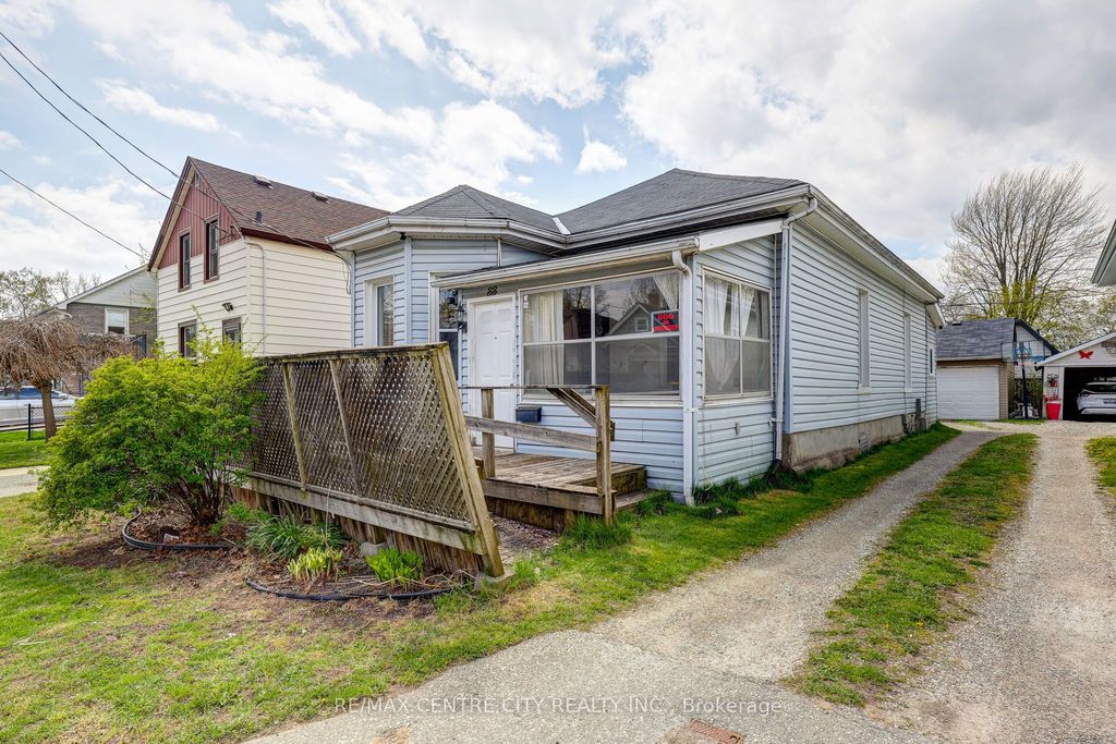 Photo of 88 Flora Street, St. Thomas, ON N5P 2X6 (MLS # X13073462)