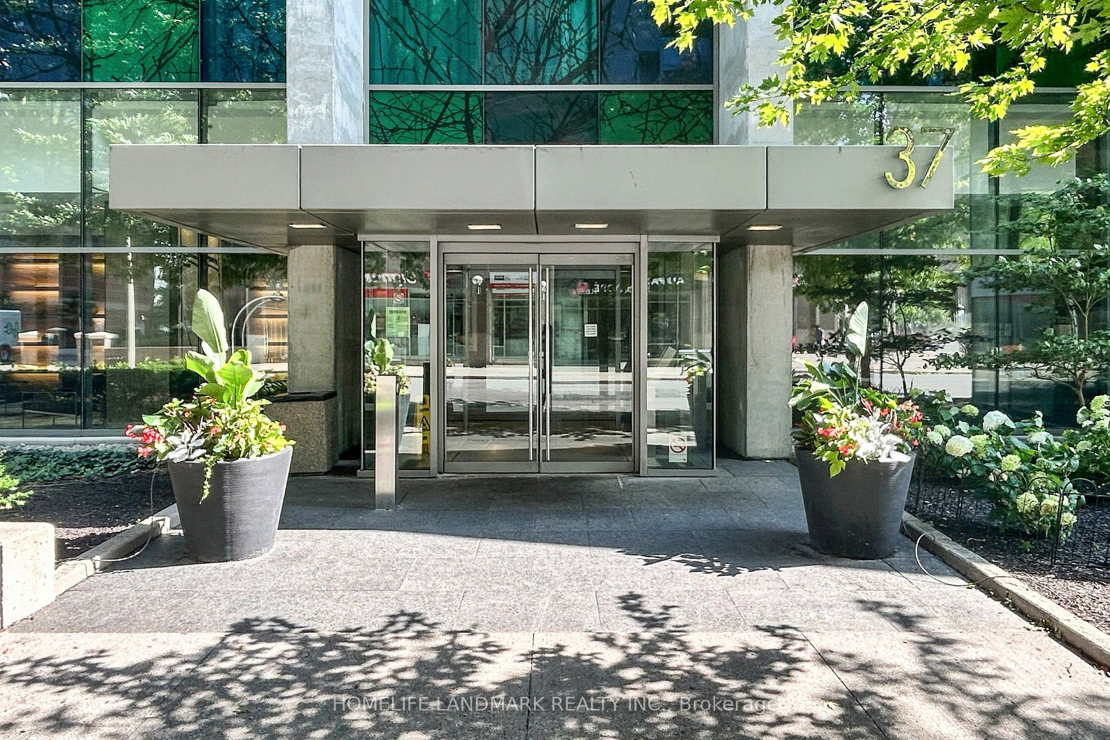 37 Grosvenor Street 2401