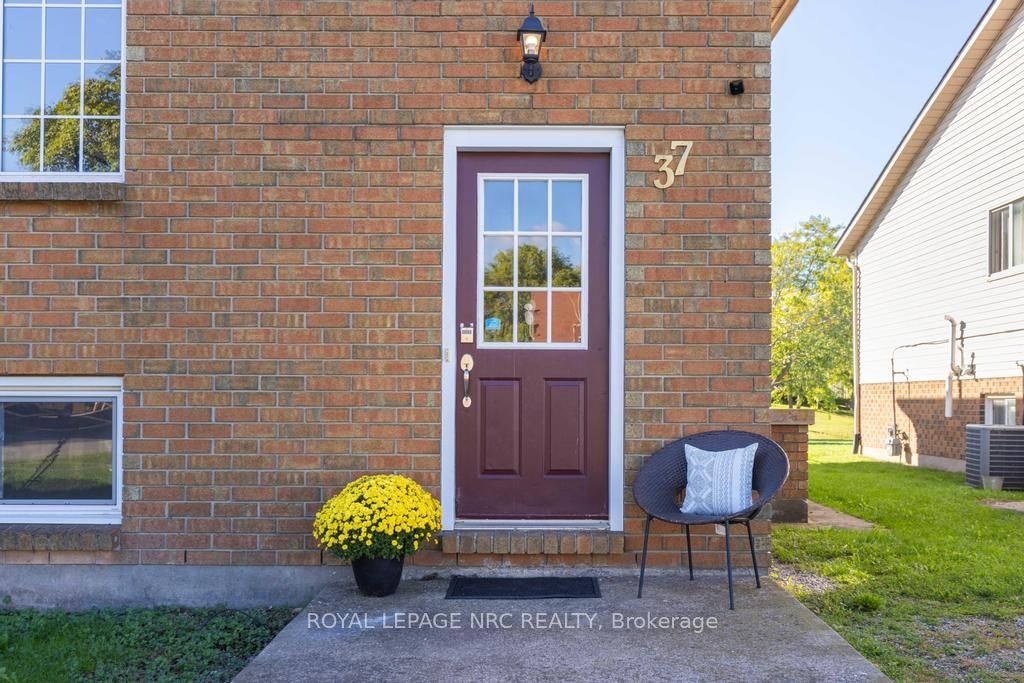 Photo of 37 Woodland Drive, Welland, ON L3C 7C9 (MLS # X12456973)
