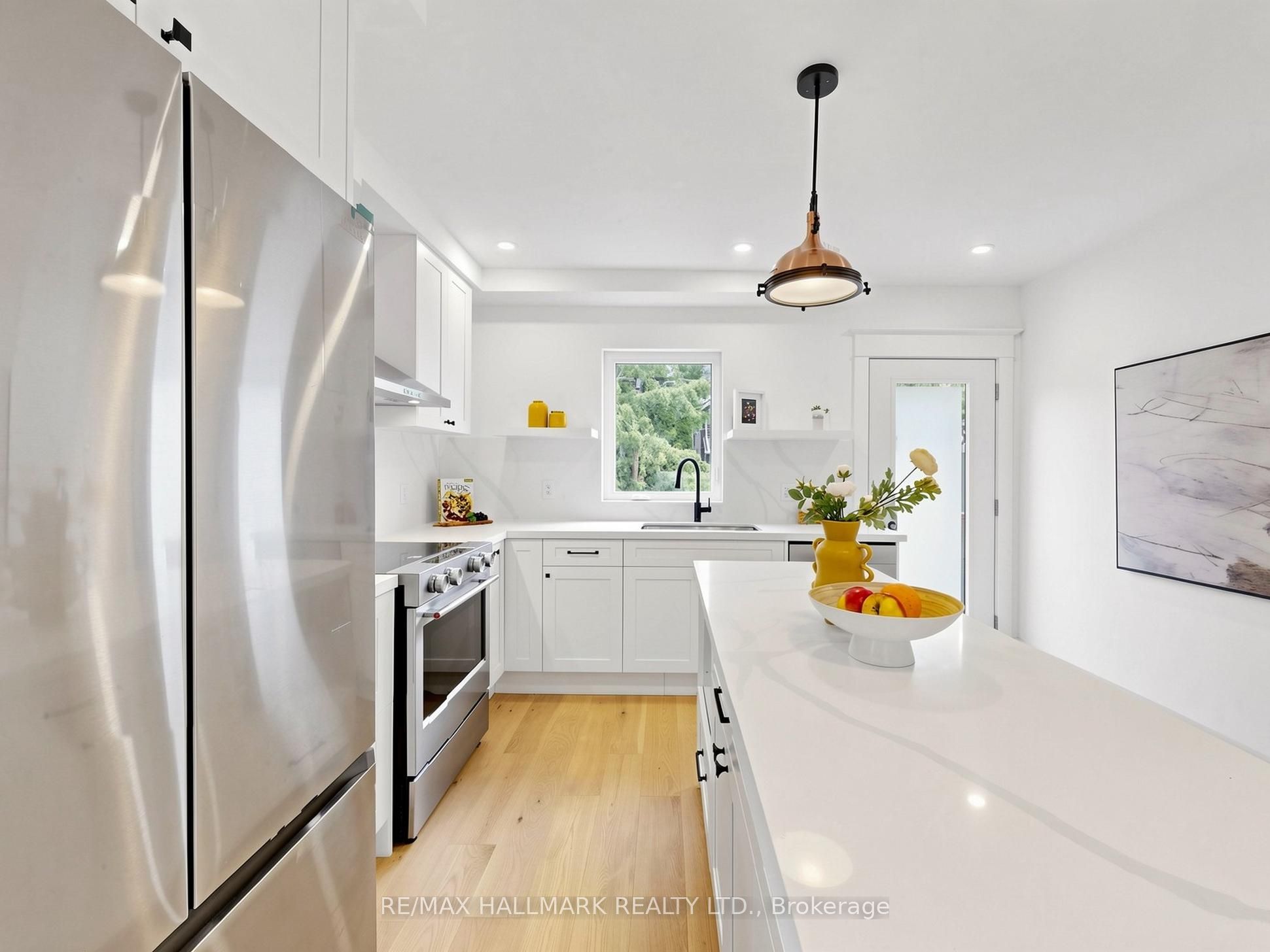 44 Queensdale Avenue