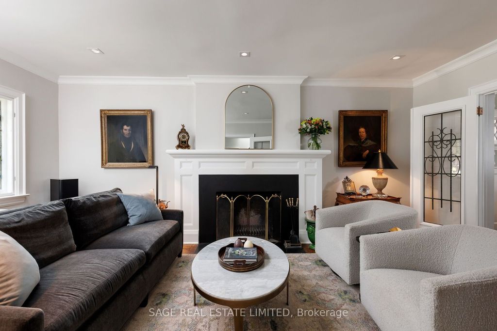 Photo of 35 Grenview Boulevard N, Toronto, ON M8X 2J9 (MLS # W12924178)