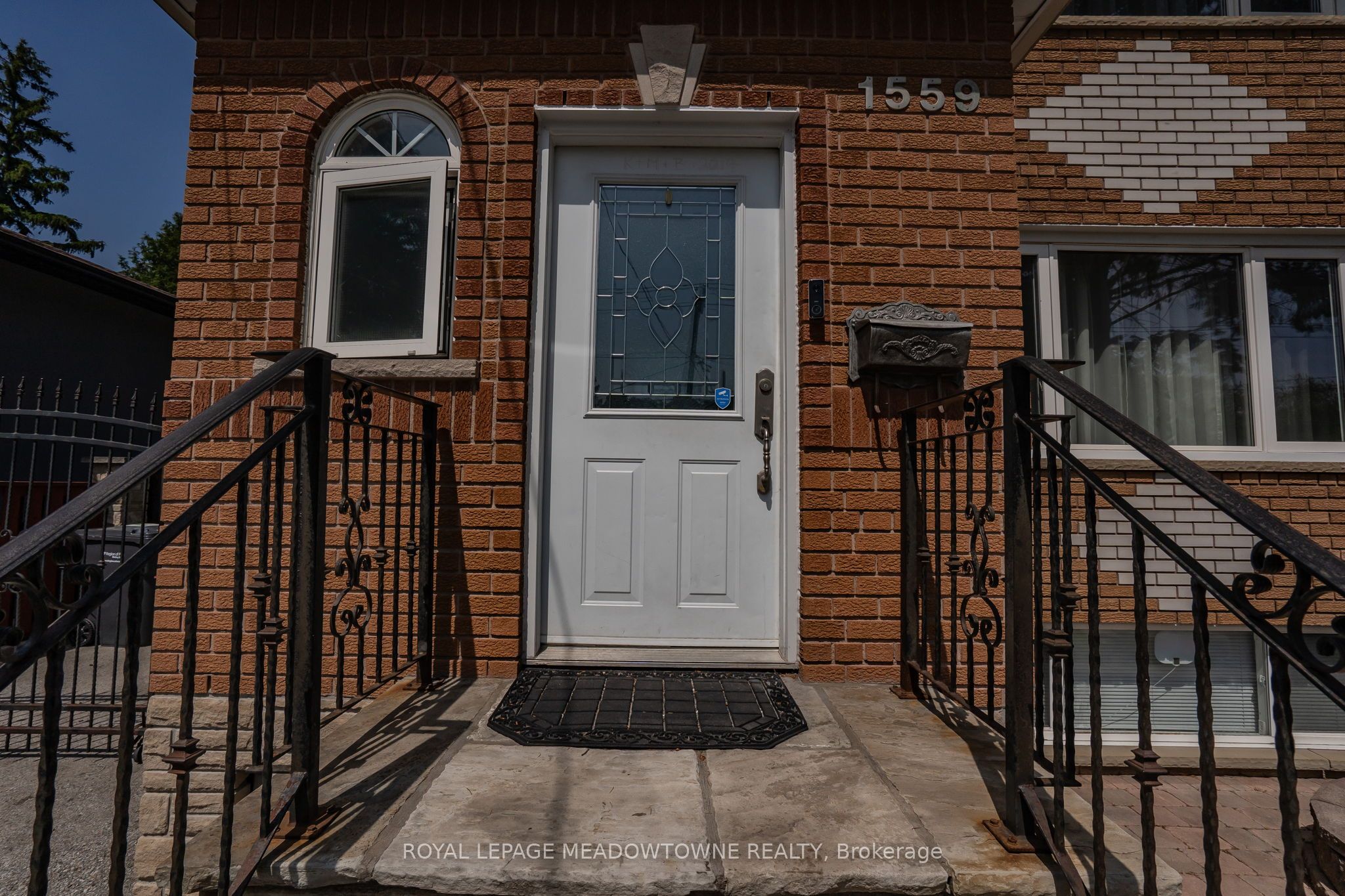 1559 Northmount Avenue