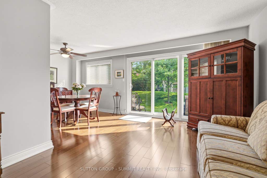 Photo of 570 Forestwood Crescent, Burlington, ON L7L 4K3 (MLS # W13433486)