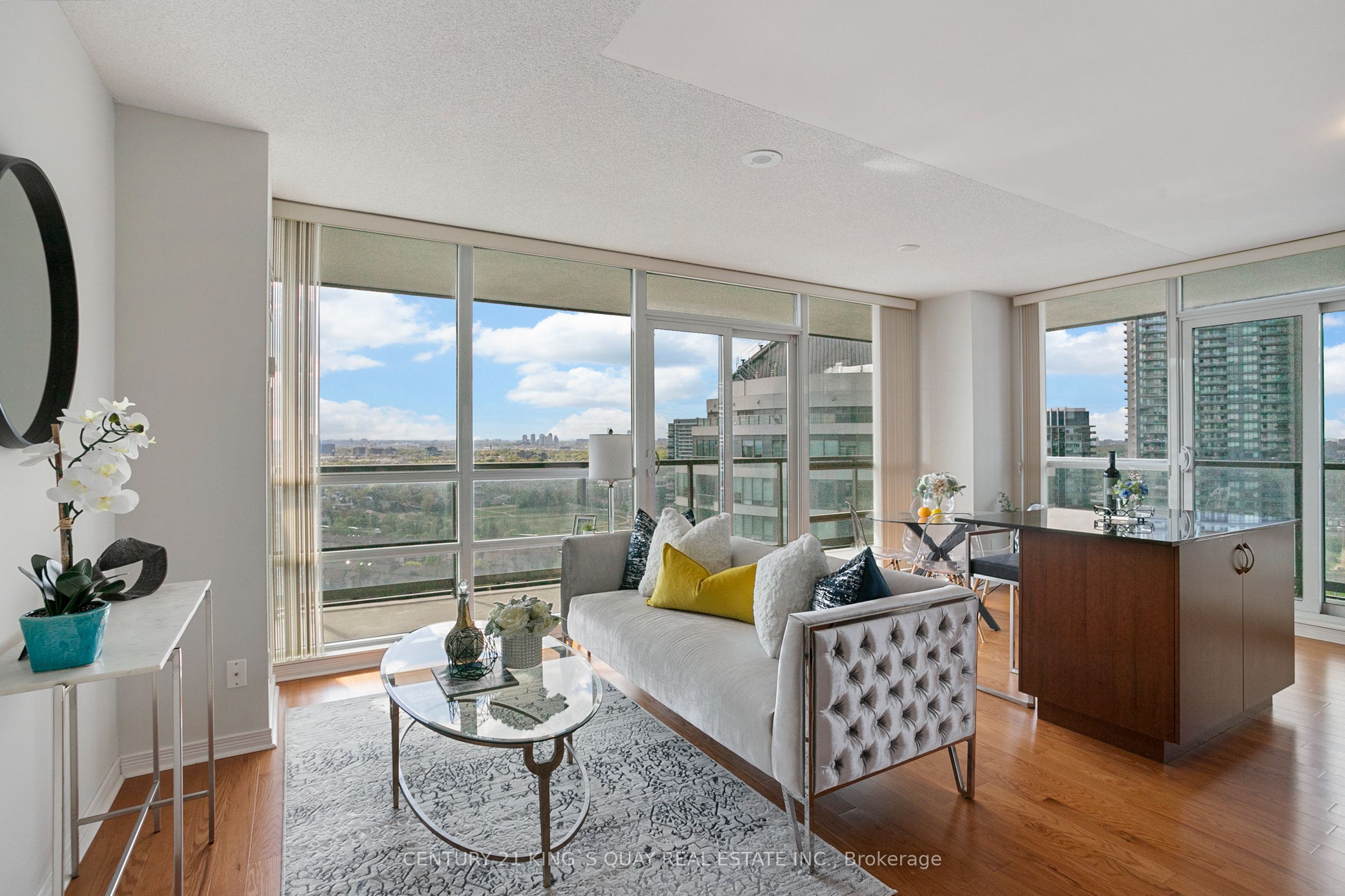 2240 Lake Shore Boulevard W 2904