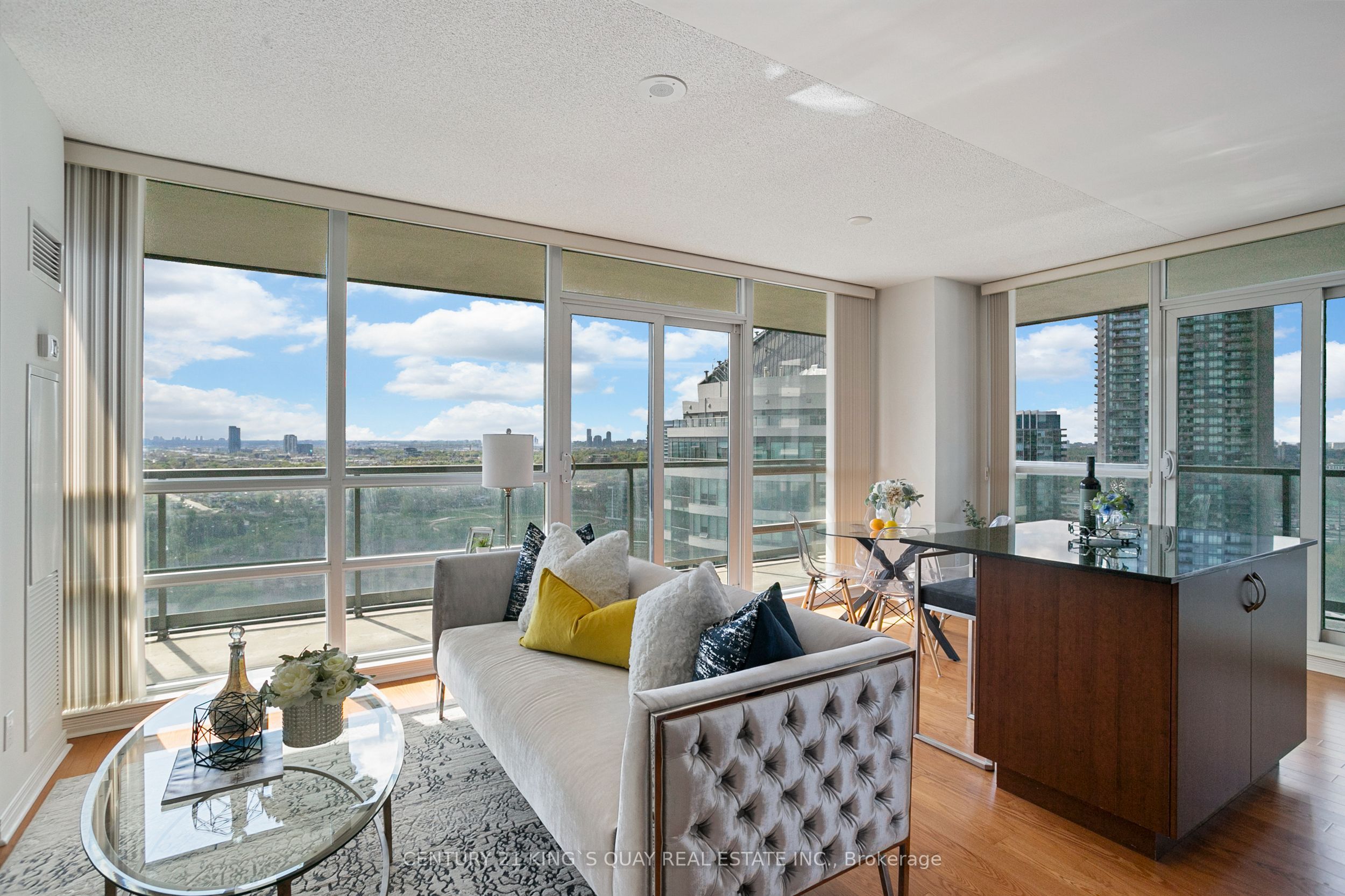 2240 Lake Shore Boulevard W 2904