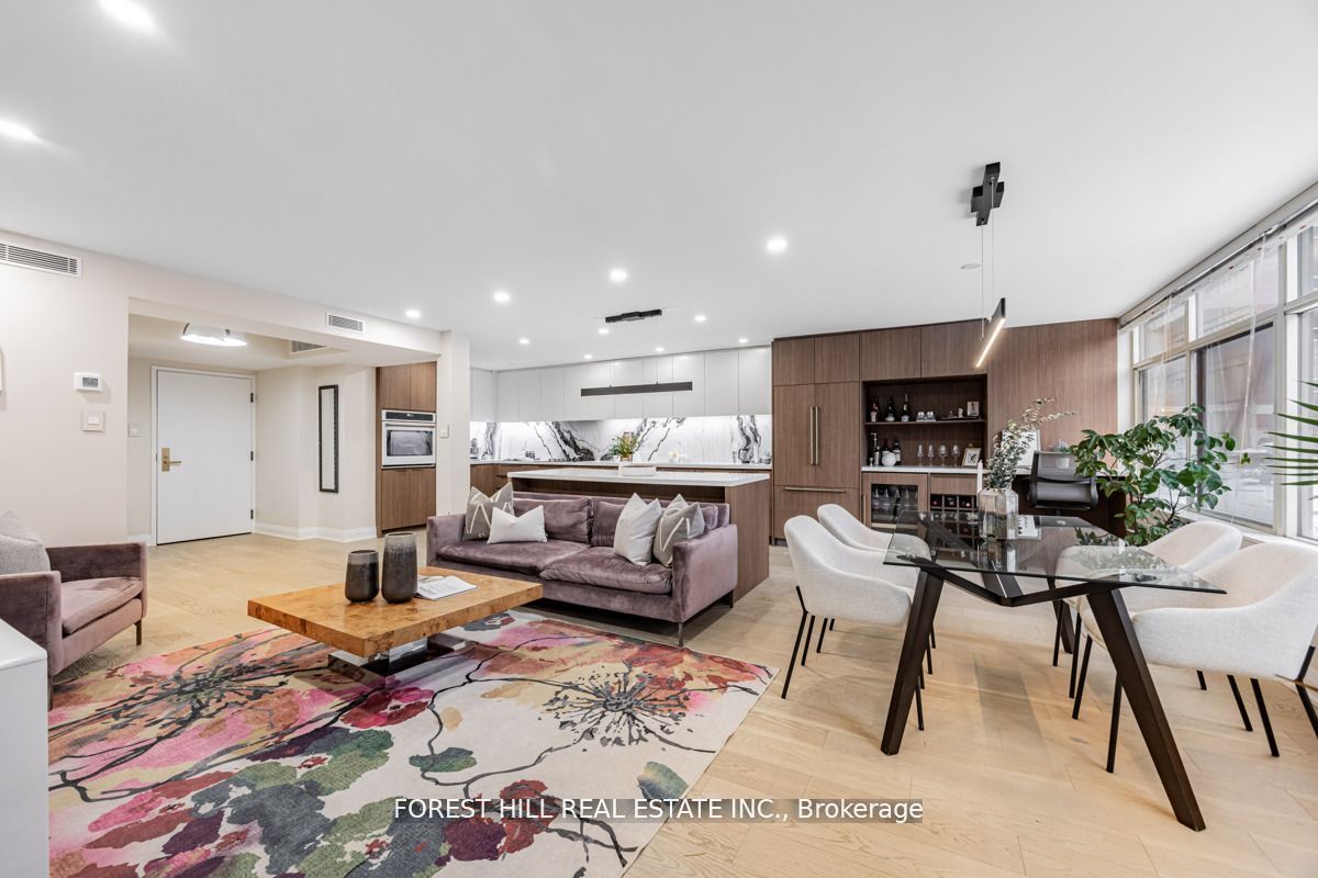900 Yonge Street 201