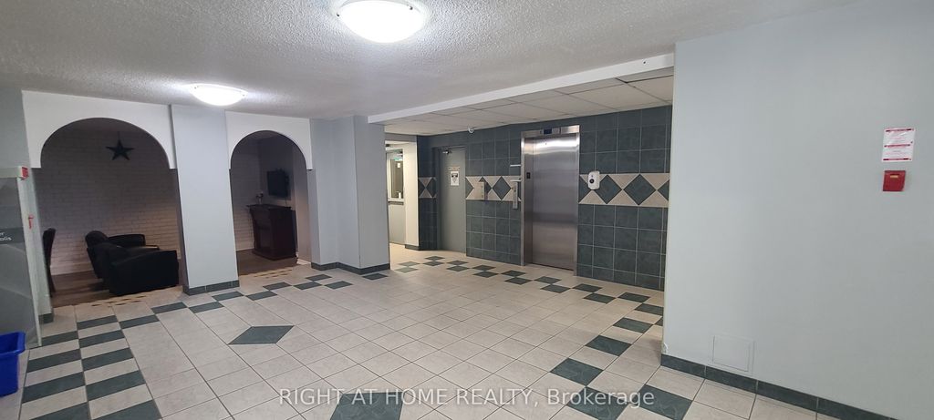 Photo of 936 GLEN Street #414, Oshawa, ON L1J 5Z7 (MLS # E12768128)