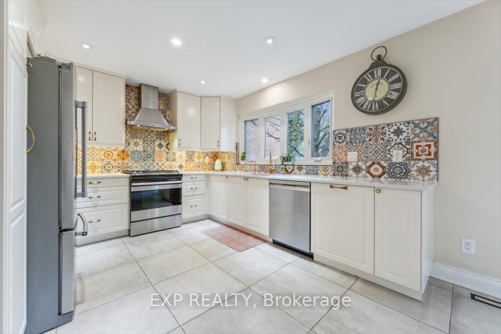 2187 Shaftesbury Court