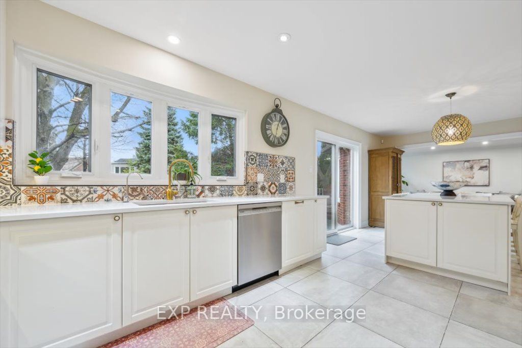 2187 Shaftesbury Court
