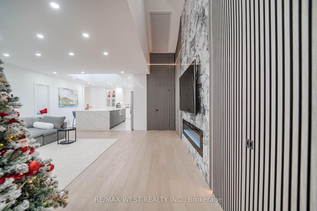 Photo of 7118 Yonge Street, Innisfil, ON L9S 4P3 (MLS # N12808316)