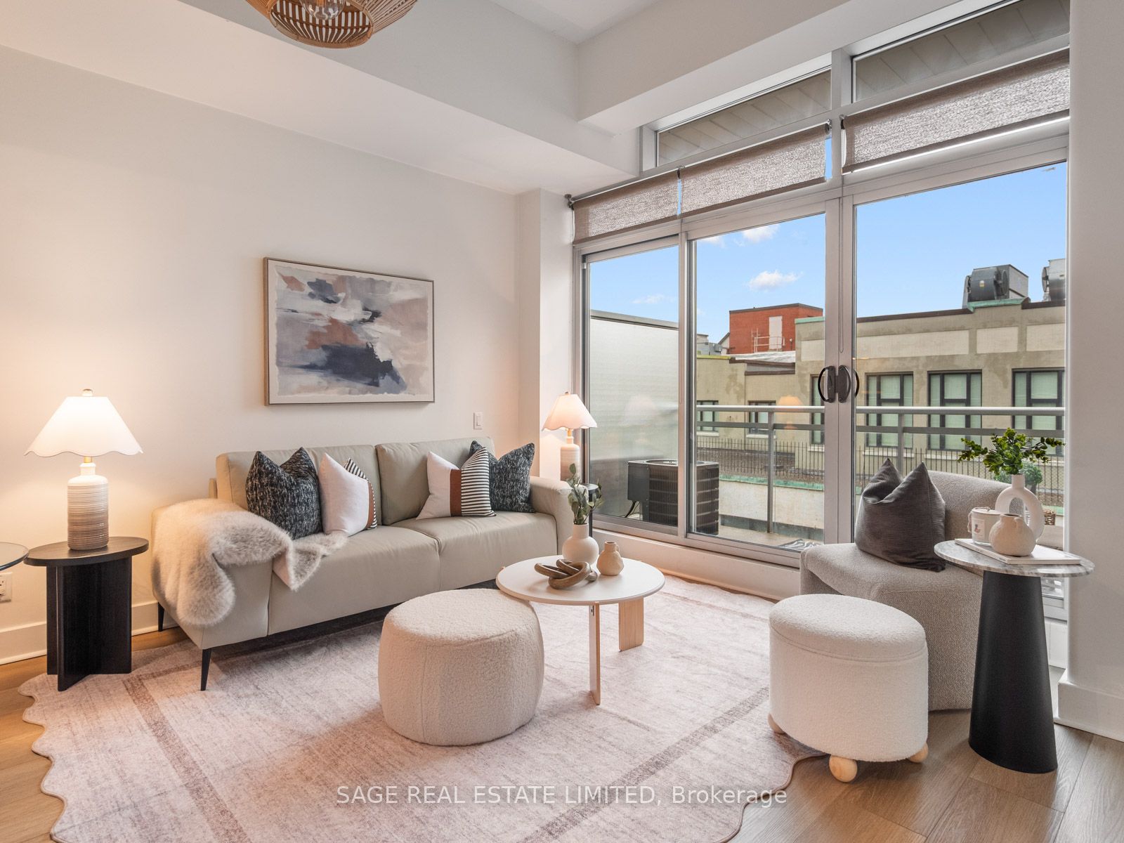 233 Carlaw Avenue 811