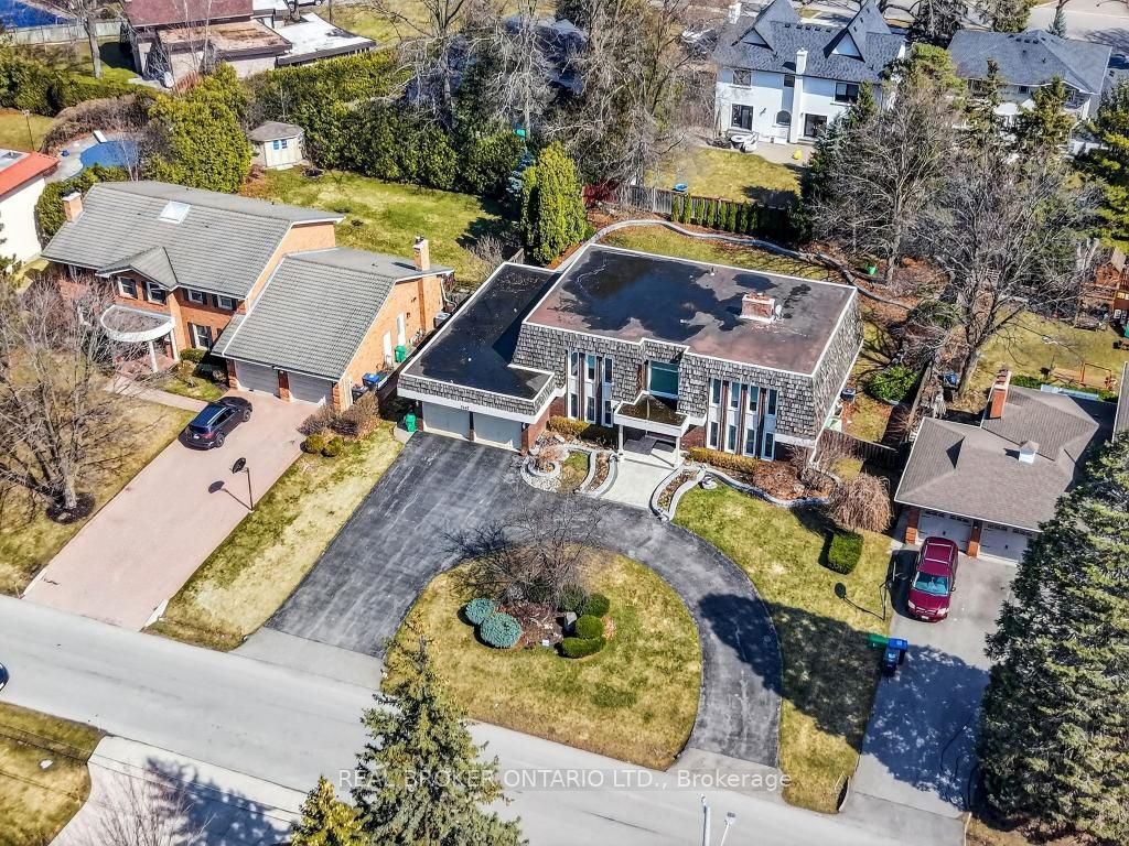 2145 Oneida Crescent