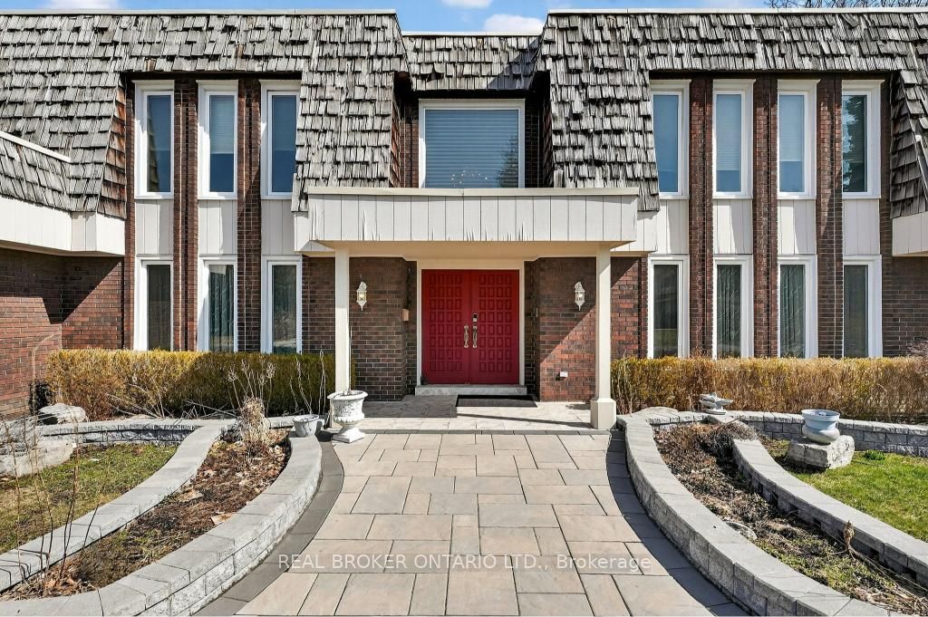 2145 Oneida Crescent