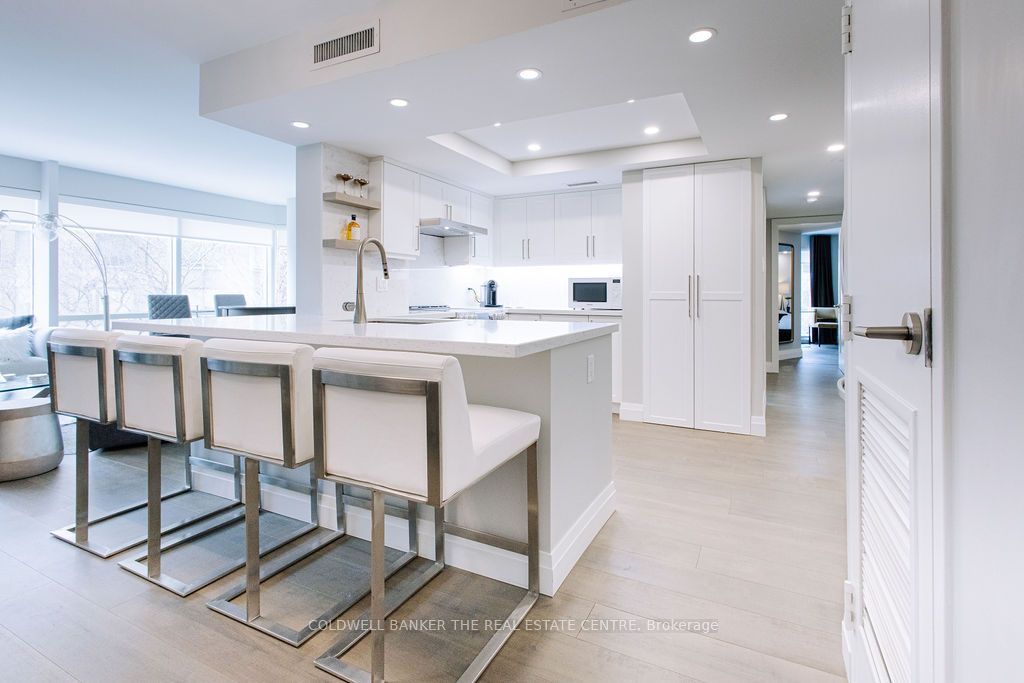 1001 Bay Street 303