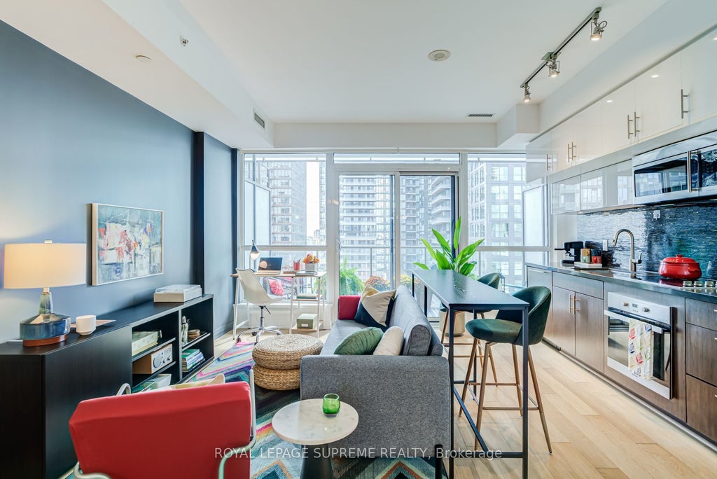 Photo of 8 Mercer Street #1710, Toronto, ON M5V 0C4 (MLS # C13861572)