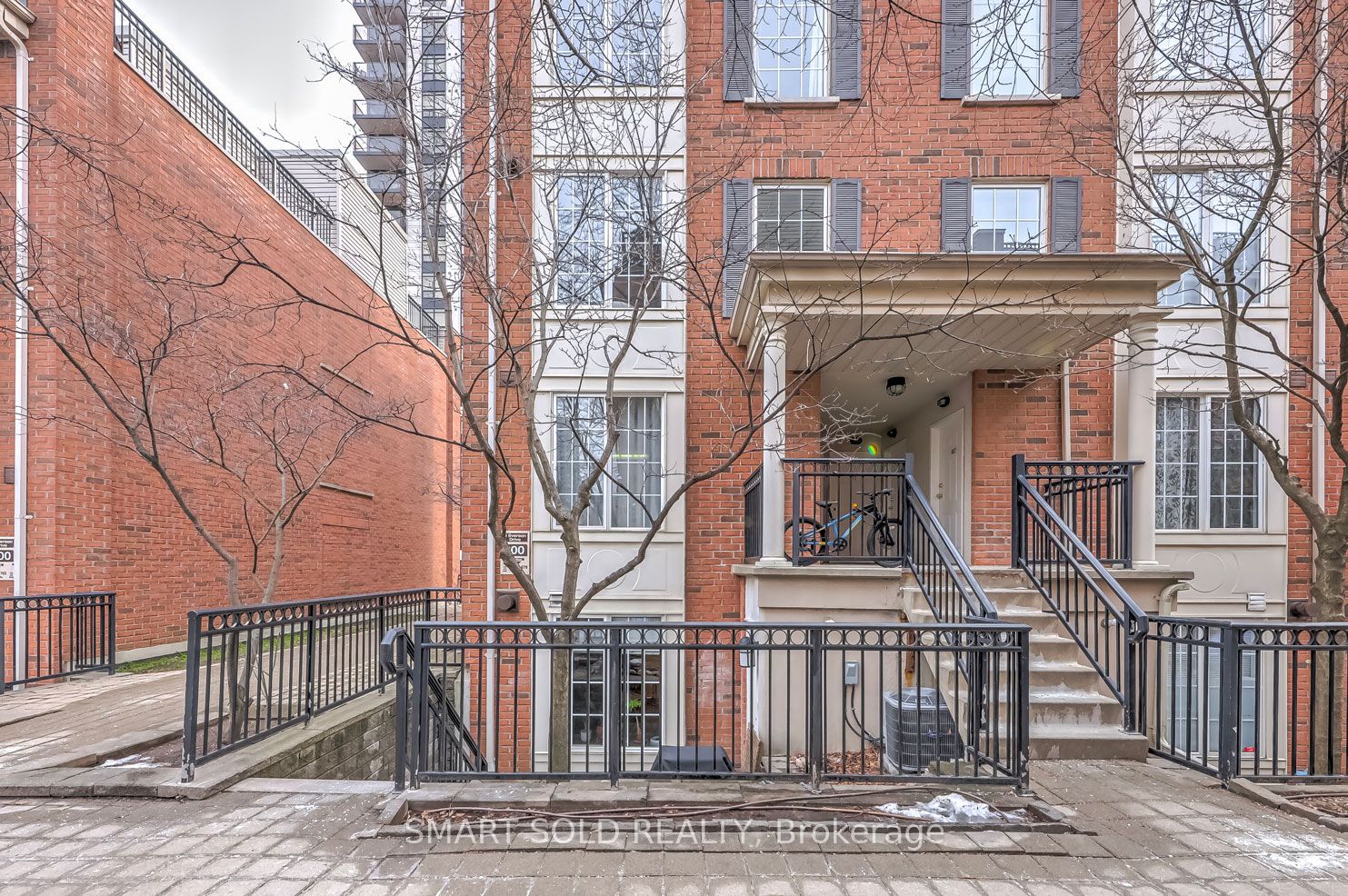 Photo 1 of 30 — 3 Everson Drive 679, Toronto, ON M2N 7C2