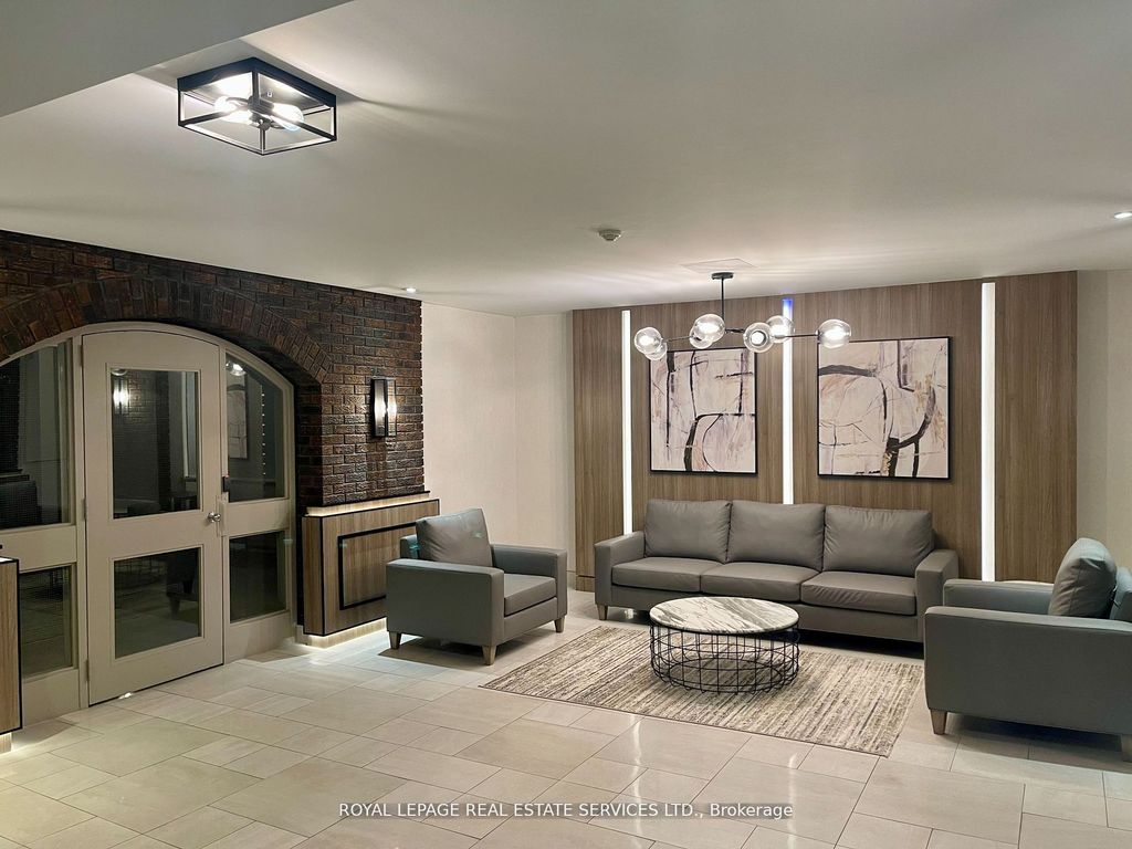 Photo of 966 Inverhouse Drive #1005, Mississauga, ON L5J 4B6 (MLS # W12581440)