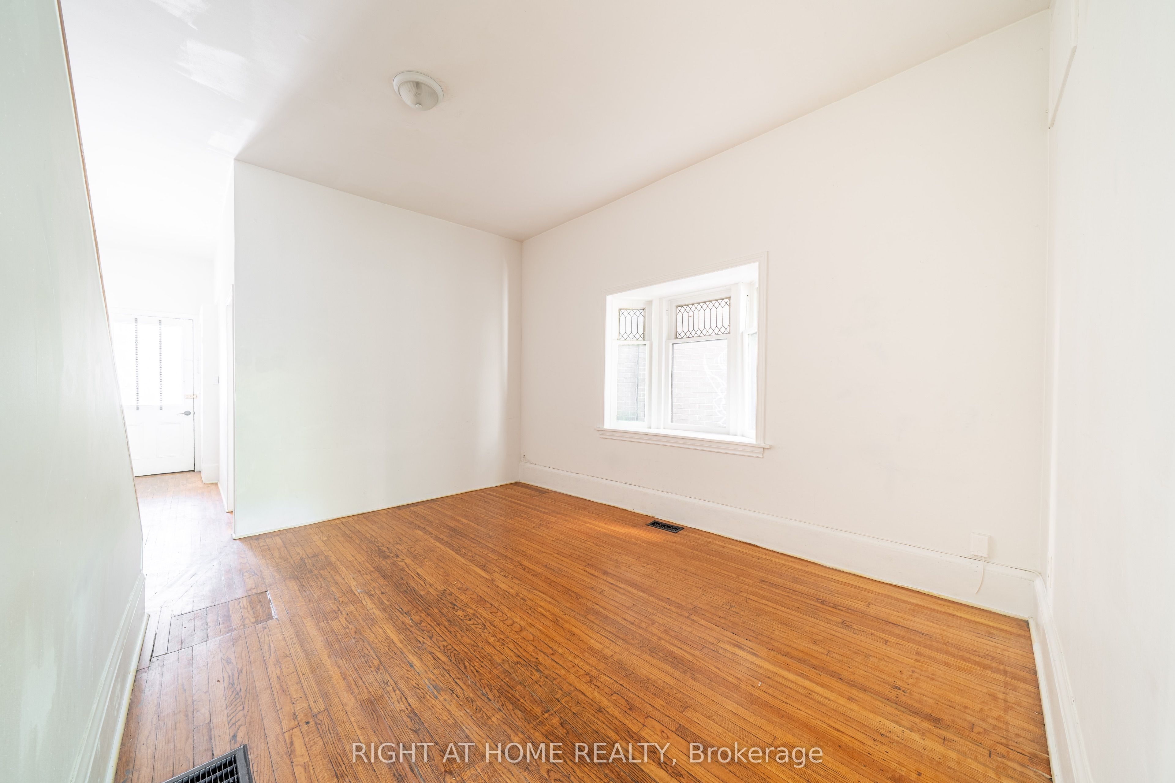 1059 Bathurst Street