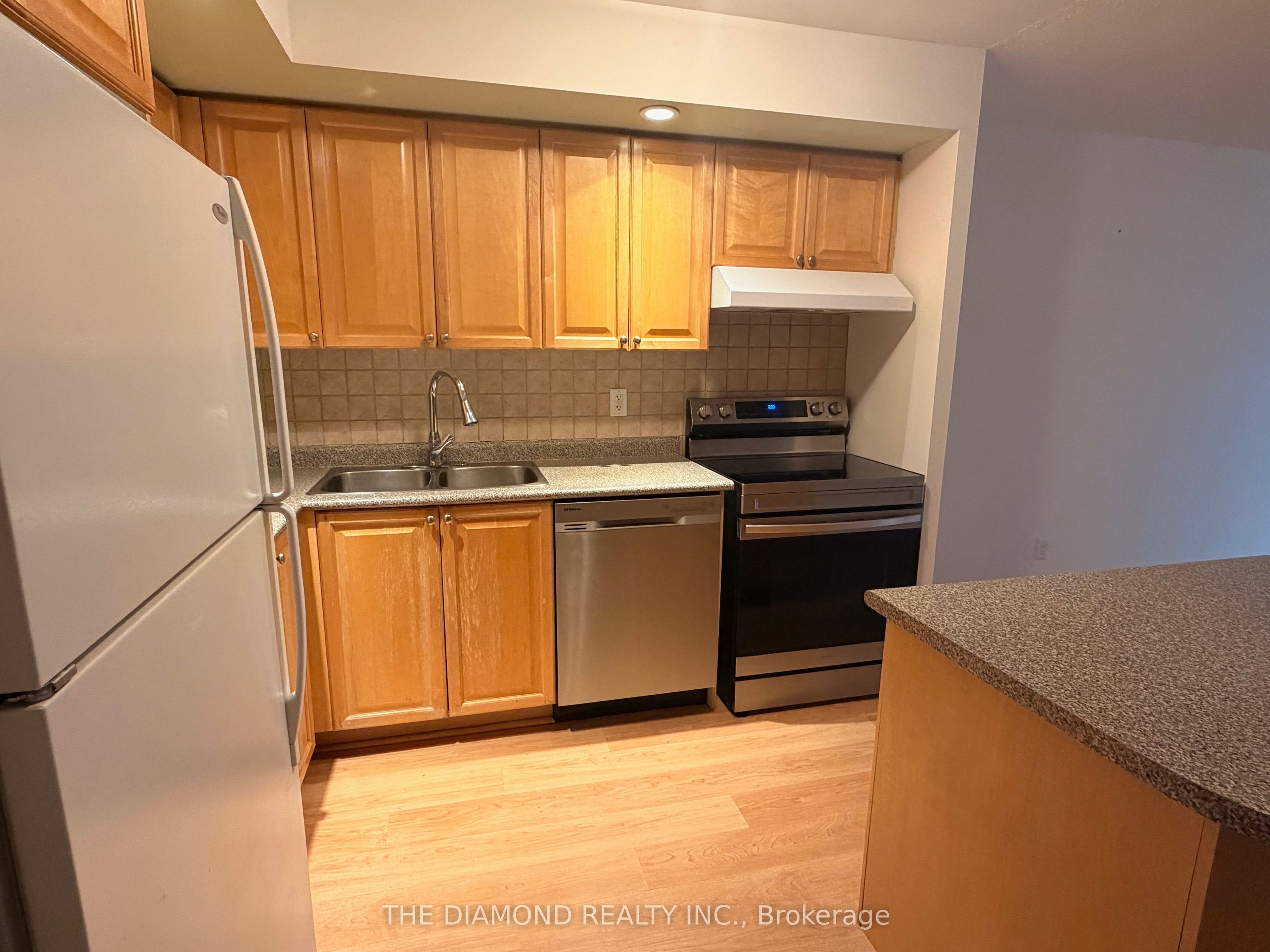 5233 Dundas Street W 1723