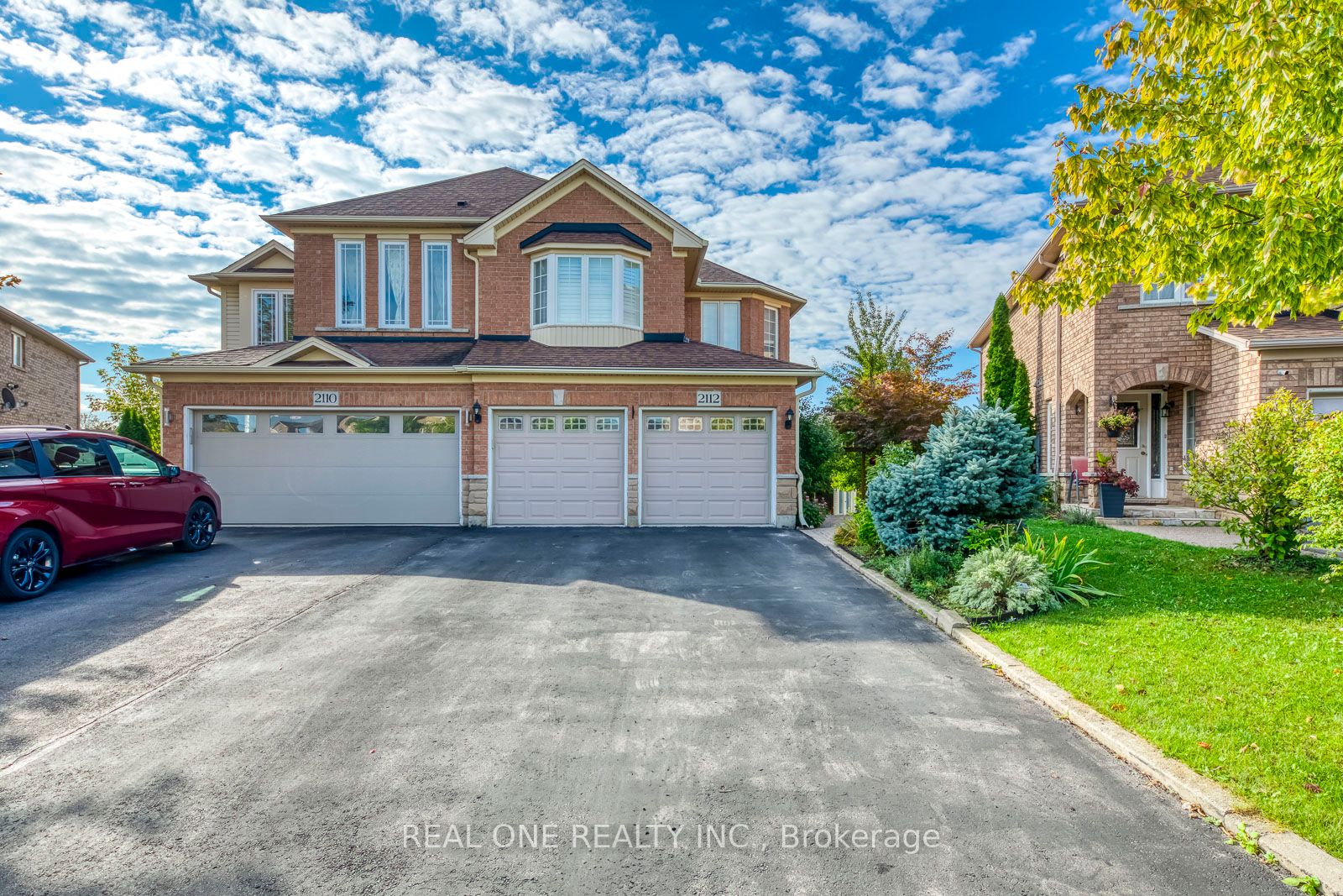 2112 Redstone Crescent