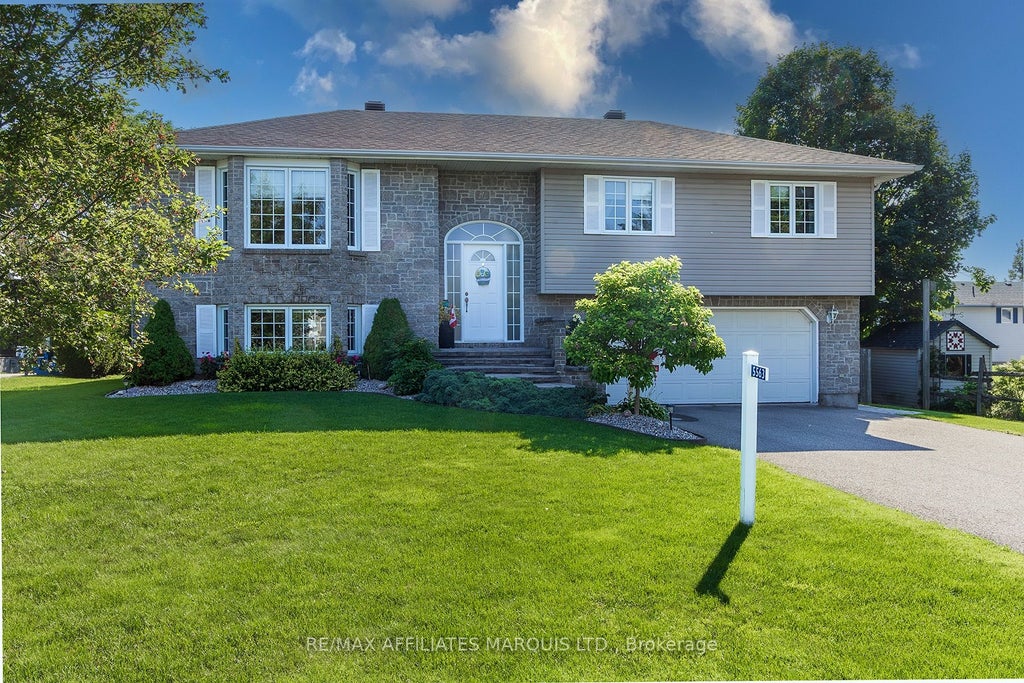 Photo of 5563 Bridlewood Court, South Dundas, ON K0E 1K0 (MLS # X13529946)