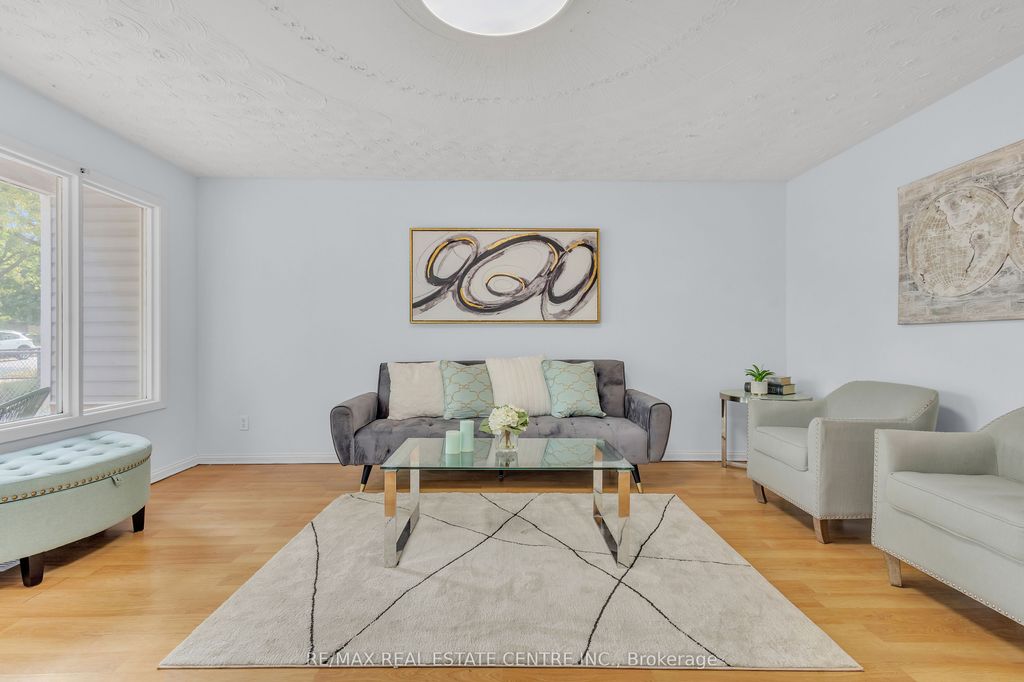 Photo of 87 Christopher Drive, Waterloo, ON N2J 4J6 (MLS # X12455748)