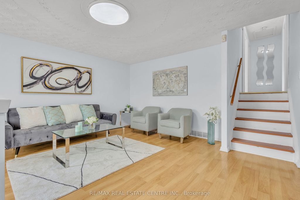 Photo of 87 Christopher Drive, Waterloo, ON N2J 4J6 (MLS # X12455748)
